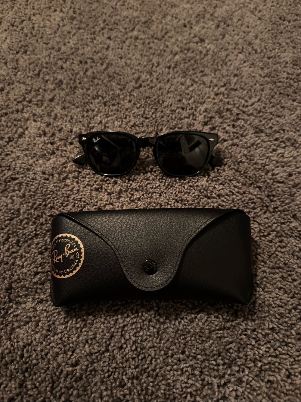 Ray-Ban Black Frame Sunglasses with Black Case - Picture 3 of 3